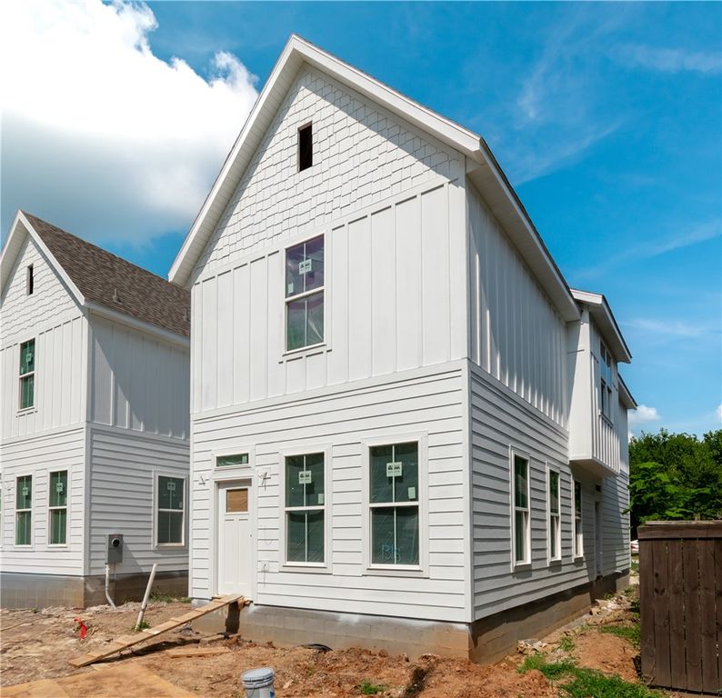 1316 S College Avenue, Fayetteville, AR 72701