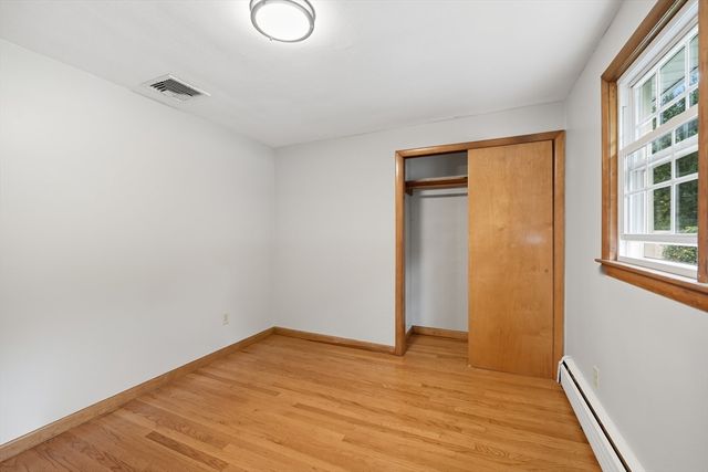 92 Highland St, Agawam, MA 01030
