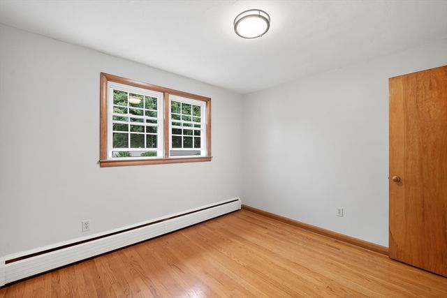 92 Highland St, Agawam, MA 01030