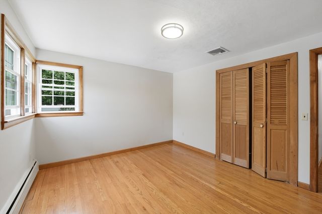 92 Highland St, Agawam, MA 01030