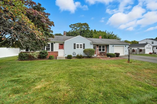 92 Highland St, Agawam, MA 01030