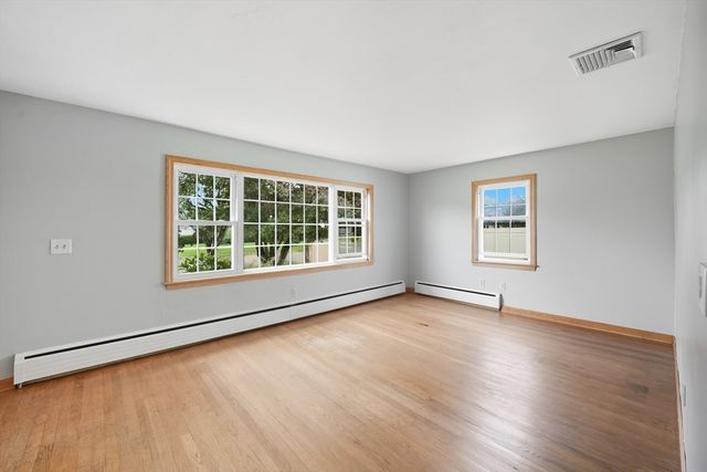 92 Highland St, Agawam, MA 01030