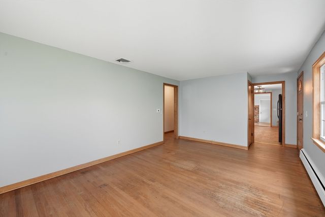 92 Highland St, Agawam, MA 01030