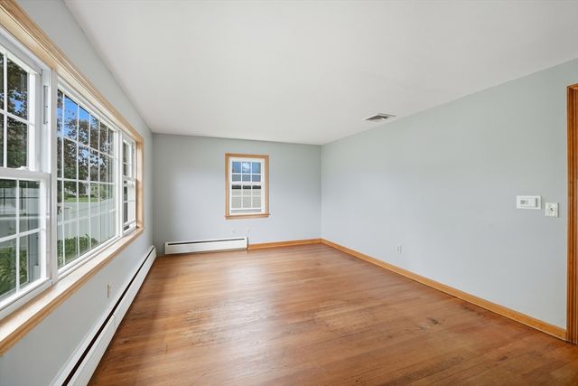 92 Highland St, Agawam, MA 01030