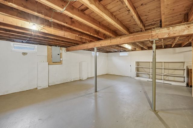 92 Highland St, Agawam, MA 01030