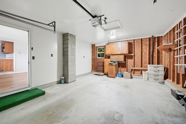 92 Highland St, Agawam, MA 01030