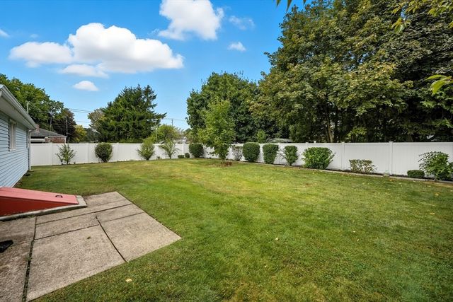 92 Highland St, Agawam, MA 01030