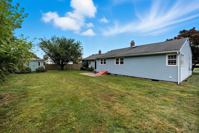 92 Highland St, Agawam, MA 01030