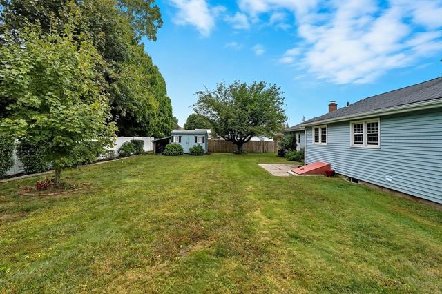 92 Highland St, Agawam, MA 01030
