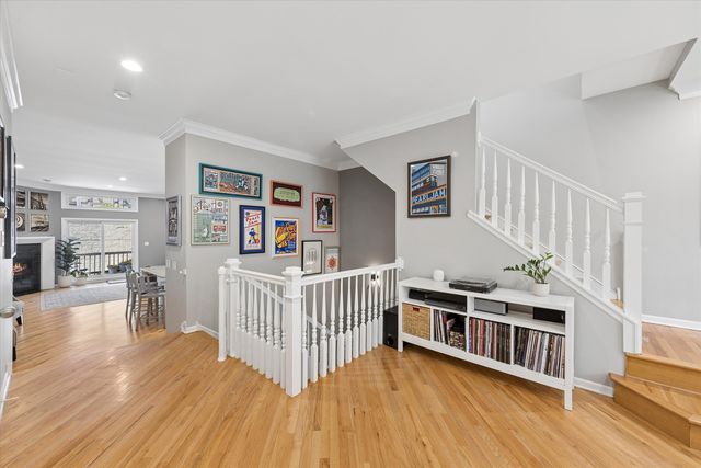 2338 N OAKLEY Avenue, Chicago, IL 60647
