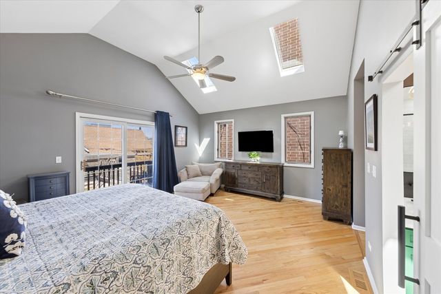 2338 N OAKLEY Avenue, Chicago, IL 60647