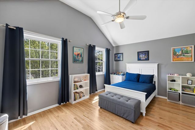 2338 N OAKLEY Avenue, Chicago, IL 60647