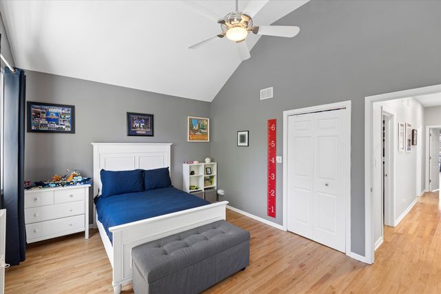 2338 N OAKLEY Avenue, Chicago, IL 60647