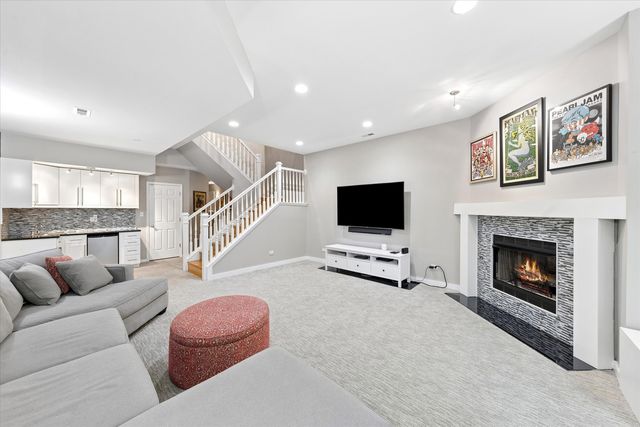 2338 N OAKLEY Avenue, Chicago, IL 60647