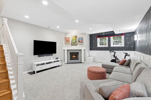 2338 N OAKLEY Avenue, Chicago, IL 60647