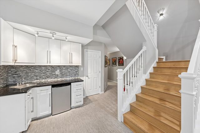2338 N OAKLEY Avenue, Chicago, IL 60647