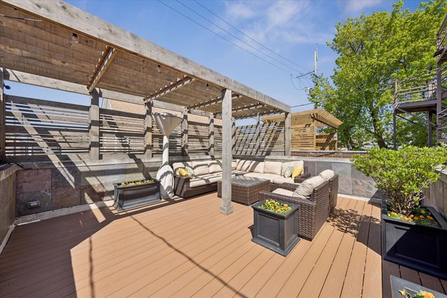 2338 N OAKLEY Avenue, Chicago, IL 60647