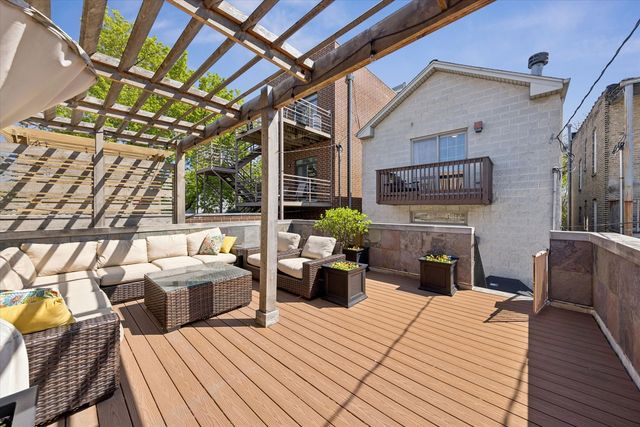 2338 N OAKLEY Avenue, Chicago, IL 60647
