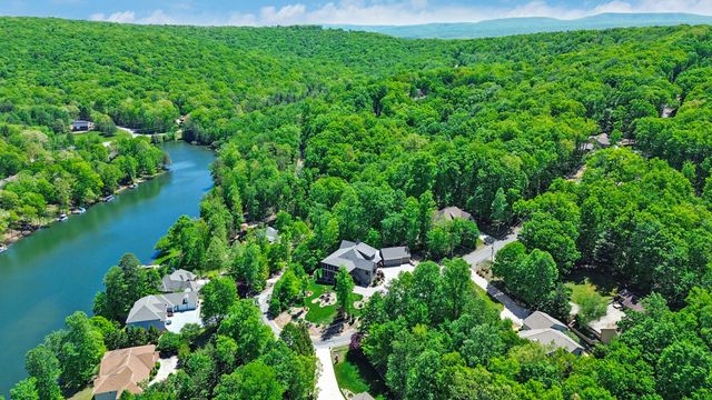 142 Pineridge Loop, Crossville, TN 38558