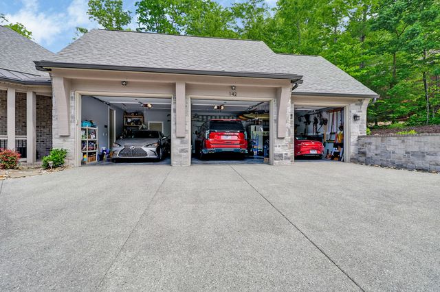 142 Pineridge Loop, Crossville, TN 38558