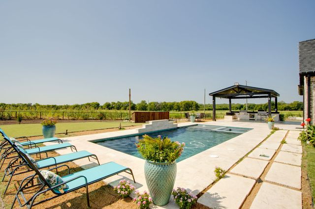 7299 Tom Trail, Krum, TX 76249