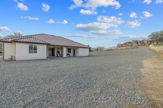 17044 Coyote Drive, Springville, CA 93265