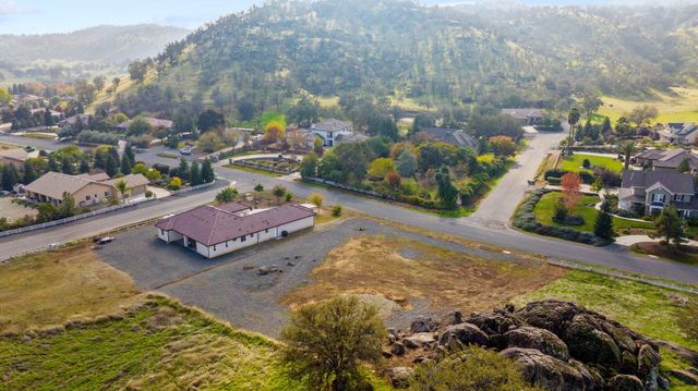 17044 Coyote Drive, Springville, CA 93265