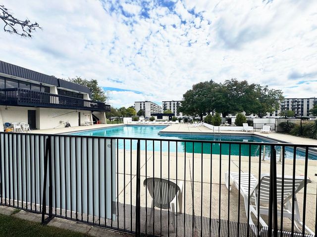 9098 W Terrace Drive 4-K, Niles, IL 60714