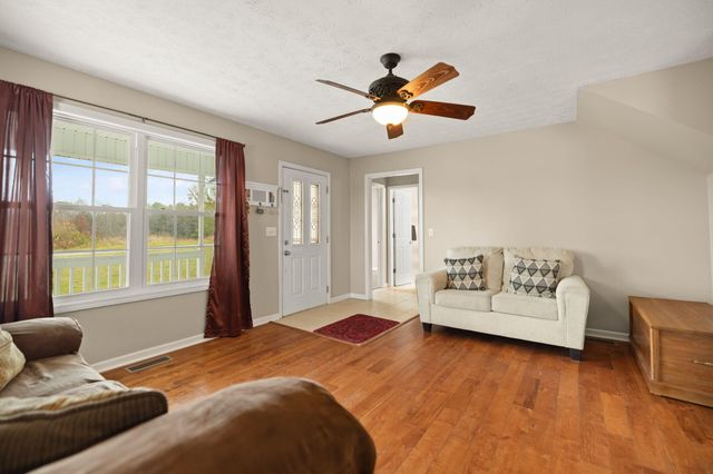 3033 Clear Springs Drive, London, KY 40744