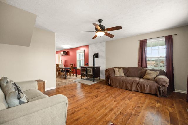 3033 Clear Springs Drive, London, KY 40744