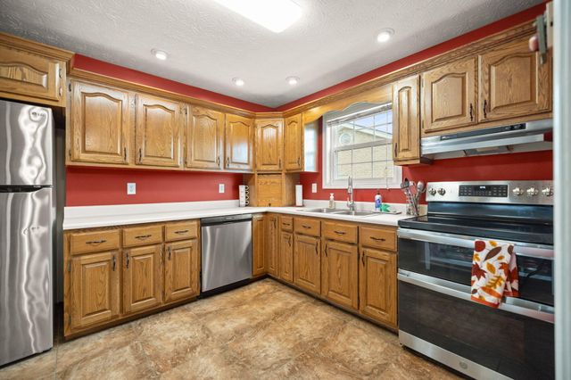 3033 Clear Springs Drive, London, KY 40744