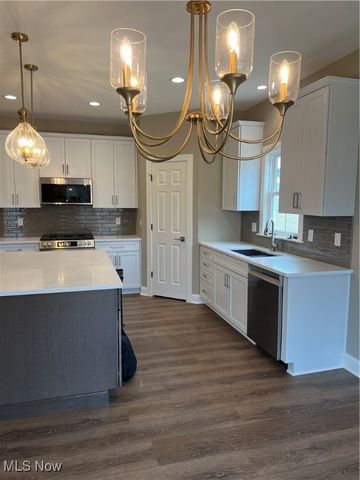 8736 Harvest Glenn Trail 10, Poland, OH 44514