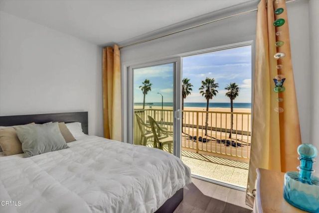 273 E Surfside Drive, Port Hueneme, CA 93041