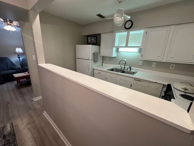 10301 N Kings Hwy Apt 15-6, Myrtle Beach, SC 29572