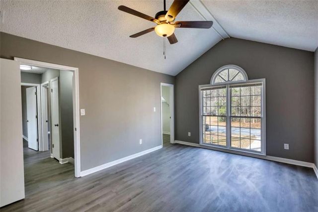 1067 Brookview Lane, Hampton, GA 30228