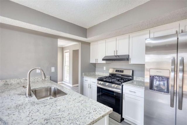 1067 Brookview Lane, Hampton, GA 30228