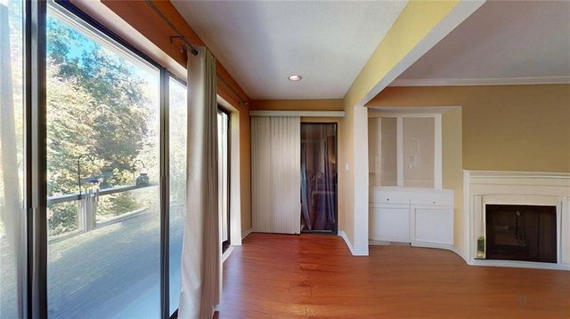 25205 Plantation NE Drive 205, Atlanta, GA 30324