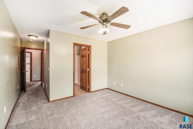2212 S Macey Ave, Sioux Falls, SD 57106