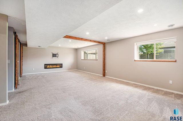 2212 S Macey Ave, Sioux Falls, SD 57106