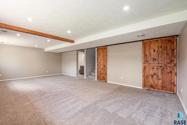 2212 S Macey Ave, Sioux Falls, SD 57106