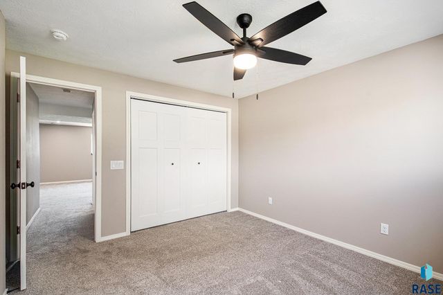 2212 S Macey Ave, Sioux Falls, SD 57106