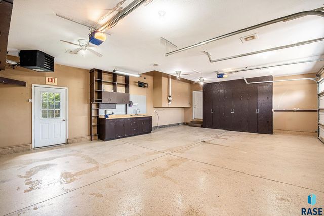 2212 S Macey Ave, Sioux Falls, SD 57106