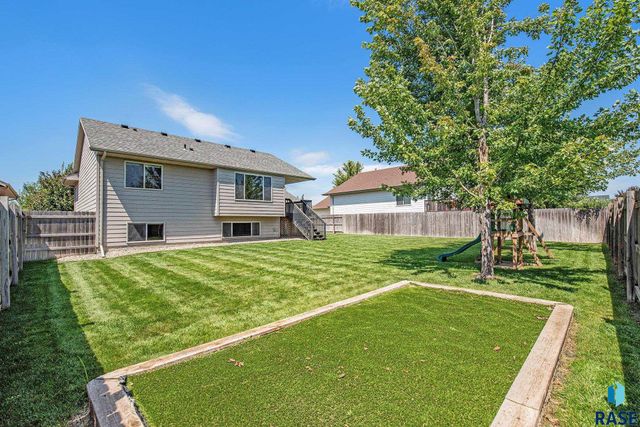 2212 S Macey Ave, Sioux Falls, SD 57106