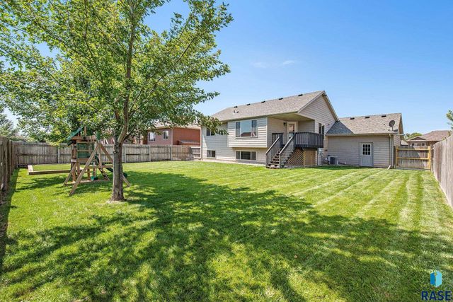 2212 S Macey Ave, Sioux Falls, SD 57106