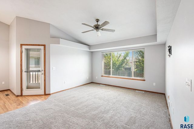 2212 S Macey Ave, Sioux Falls, SD 57106