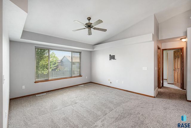 2212 S Macey Ave, Sioux Falls, SD 57106