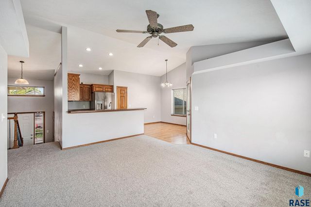 2212 S Macey Ave, Sioux Falls, SD 57106