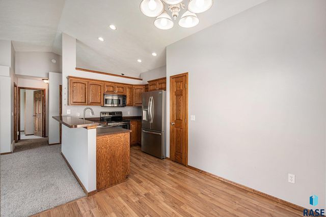 2212 S Macey Ave, Sioux Falls, SD 57106