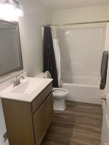 4204 W Thornwood Lane, Muncie, IN 47304