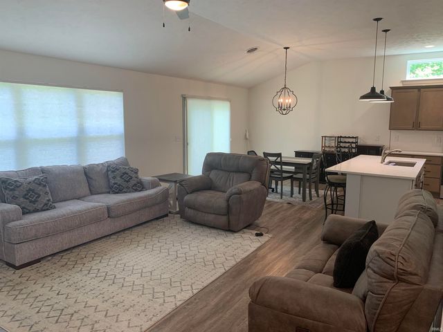 4204 W Thornwood Lane, Muncie, IN 47304